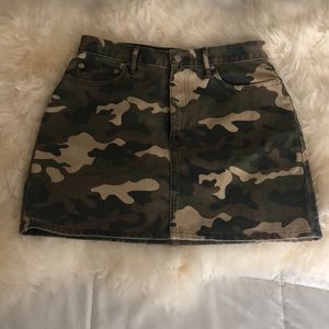 gap camouflage mini skirt